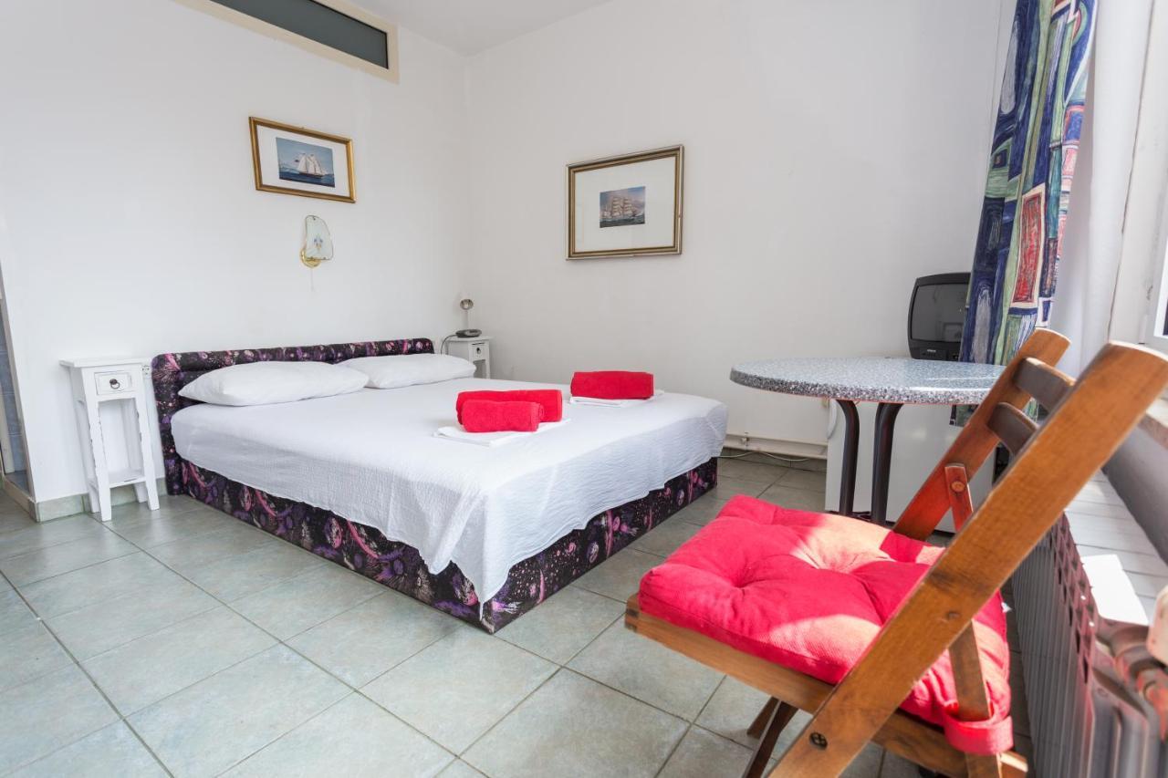 Lussino Accommodation Mali Losinj Bagian luar foto