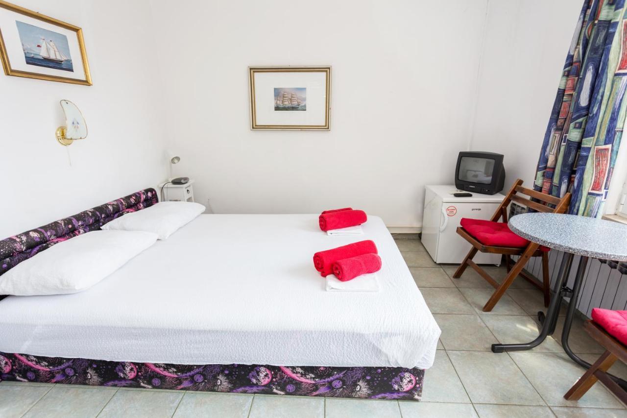 Lussino Accommodation Mali Losinj Bagian luar foto