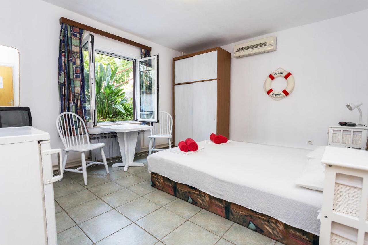 Lussino Accommodation Mali Losinj Bagian luar foto