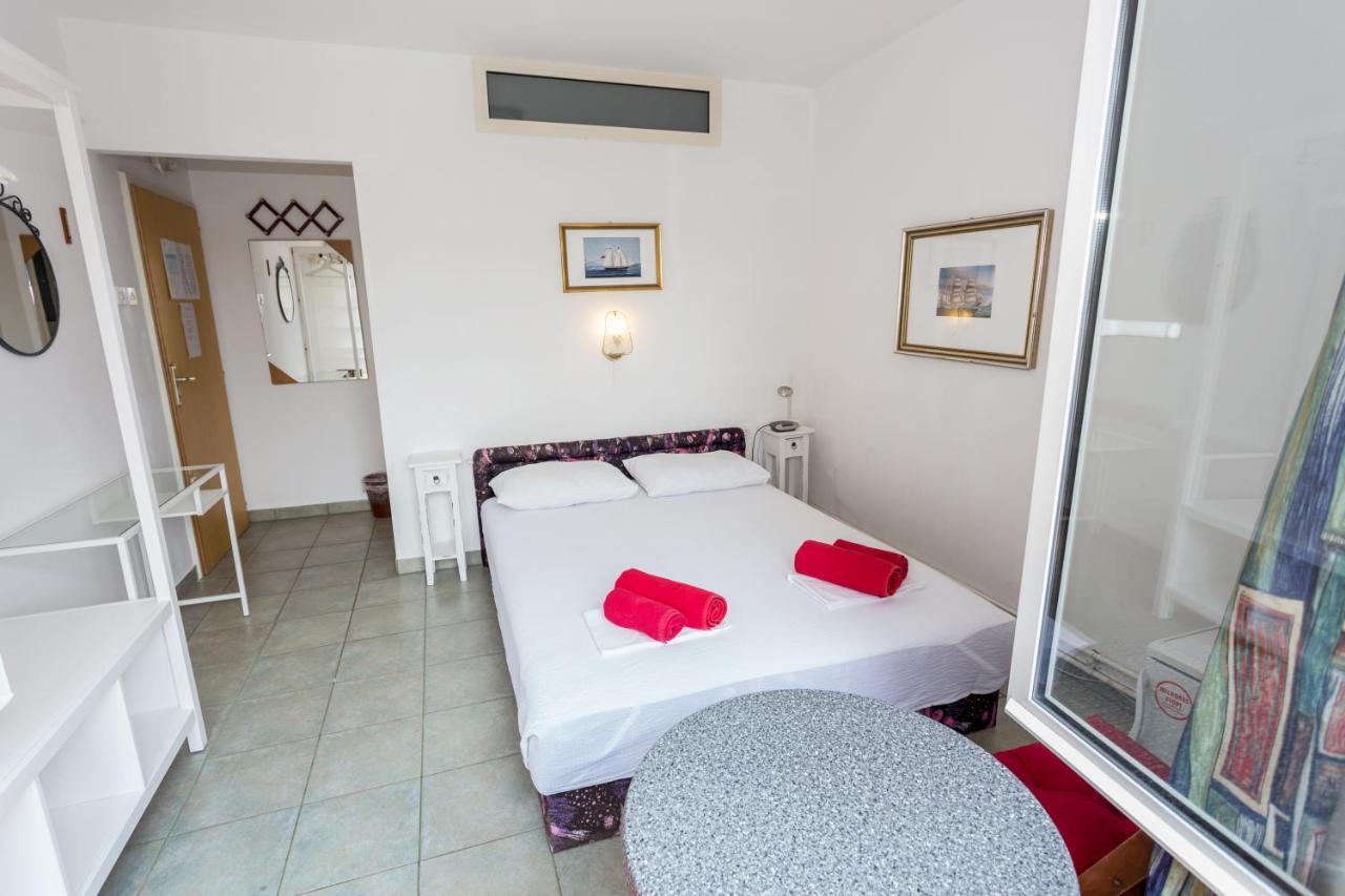 Lussino Accommodation Mali Losinj Bagian luar foto