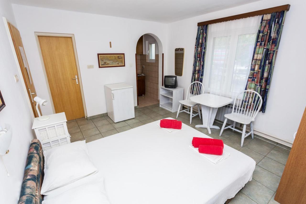Lussino Accommodation Mali Losinj Bagian luar foto